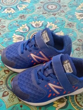 New Balance Blue Kids Sneakers with Orange Accents